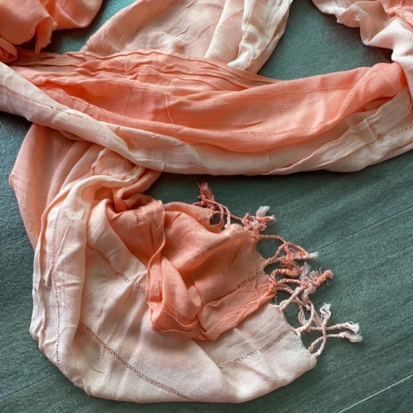 Forever21 peach ombré scarf - Picture 2 of 3